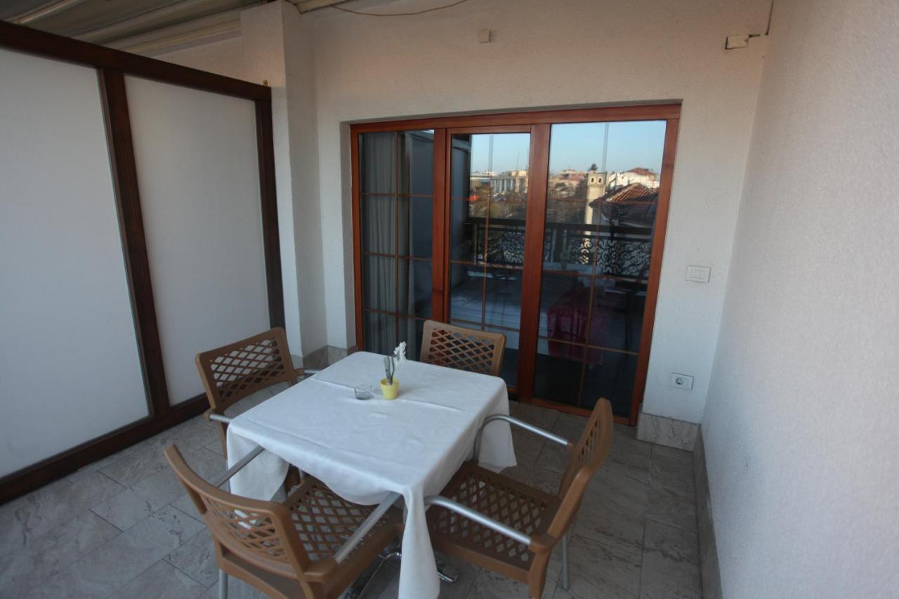 Hotel Happy Gjakova Luaran gambar