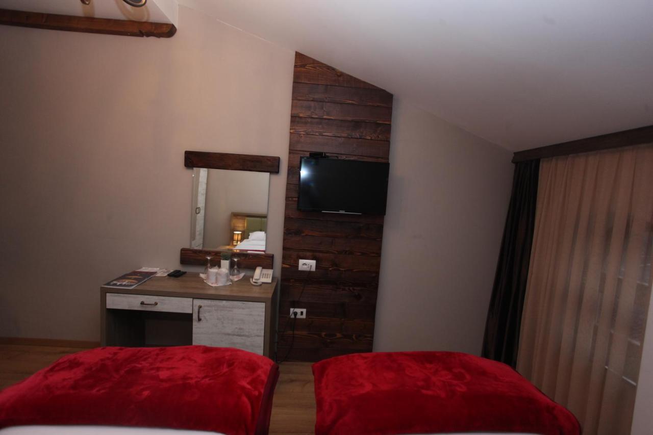 Hotel Happy Gjakova Luaran gambar