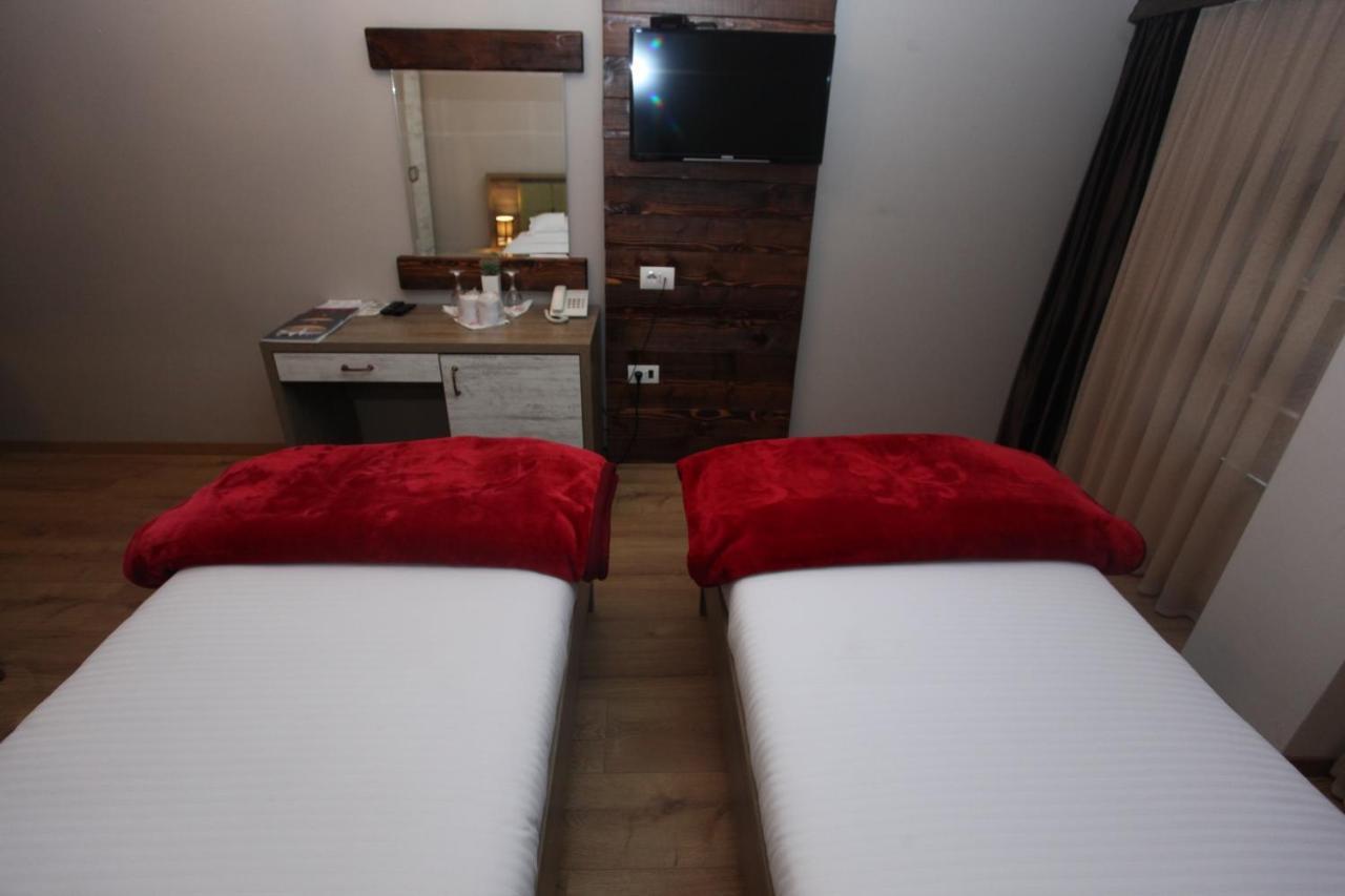 Hotel Happy Gjakova Luaran gambar