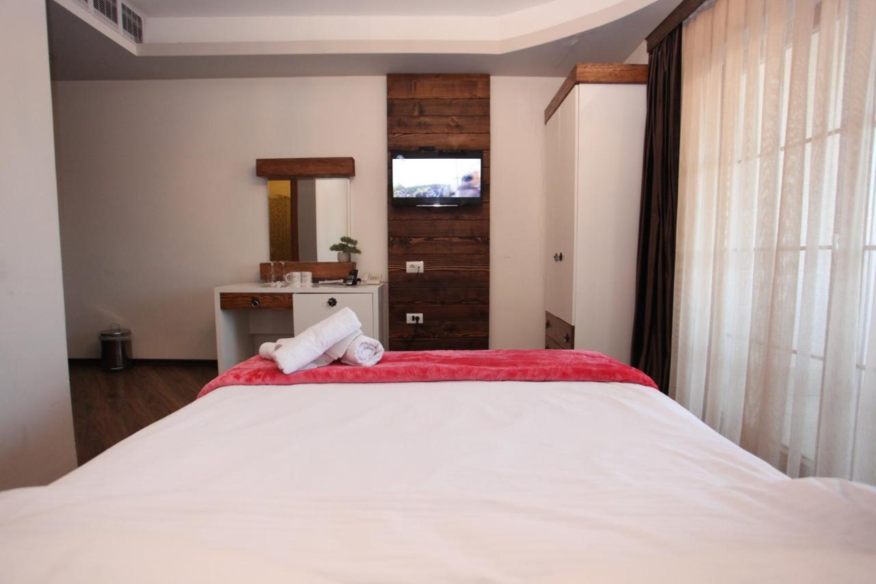 Hotel Happy Gjakova Luaran gambar
