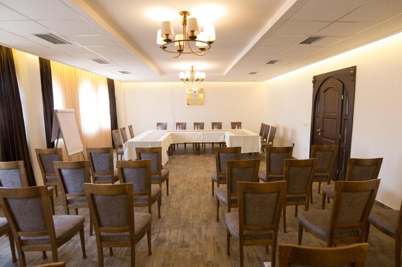 Hotel Happy Gjakova Luaran gambar